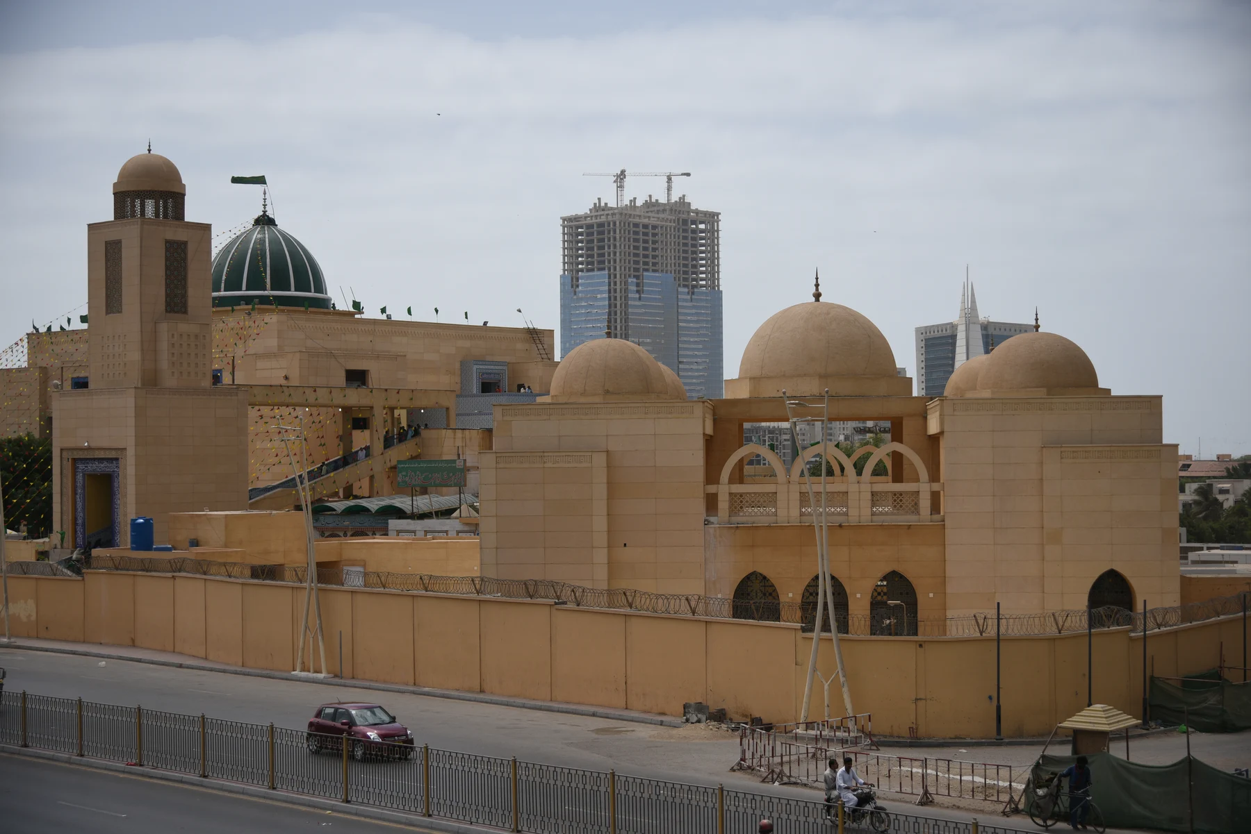Abdullah Shah Ghazi Shrine — gallery view 3
